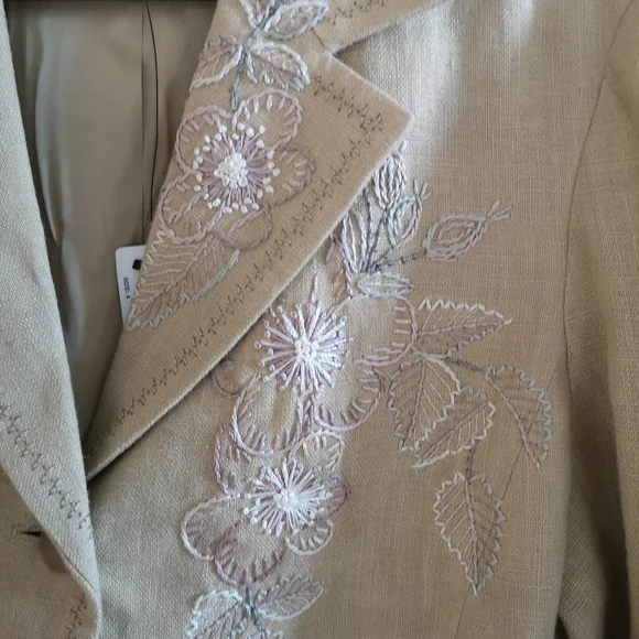 Blazer - Picture 3 of 4